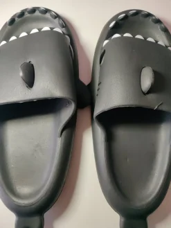 Tradera Övriga Skoprodukter<svart 40-41 haj tofflor shark slide herr dam tofflor