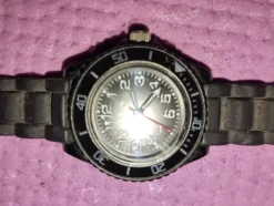 Tradera Svart barnklocka med silikonarmband^ Barnklockor