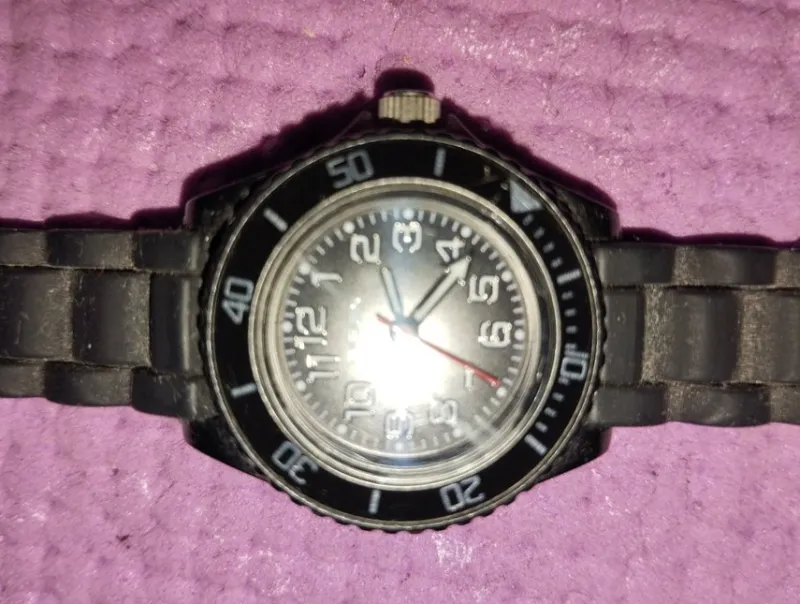 Tradera Svart barnklocka med silikonarmband^ Barnklockor