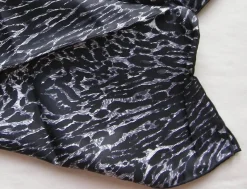 Tradera Svart och vit halsduk> Sjalar & Halsdukar