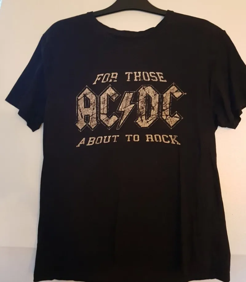 Tradera Svart t-shirt, storlek L AC/DC /hårdrock/metal^ Merchandise