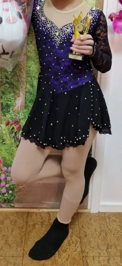 Tradera Konståkning<Svartlila konståkning klänning competition dress figure skating
