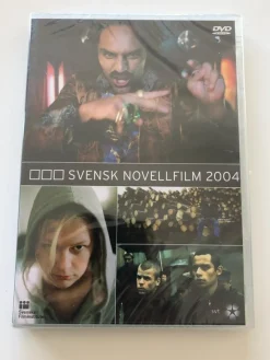 Tradera Svensk novellfilm 2004 - INPLASTAD> Svensk Film