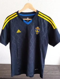 Tradera Fotboll<Sveriges landslagsmatchtröja-Adidas Climacool Storlek L. Begagnad. Använd 2 ggr