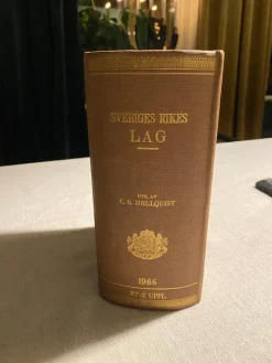 Tradera Sveriges Rikes Lag - 87:e upplagan (1966) av C.G. Hellquist> Juridik & Kriminologi