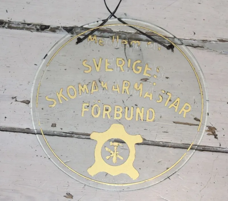 Tradera Skyltar<SVERIGES SKOMAKARMÄSTARFÖRBUND ÄLDRE GLASSKYLT