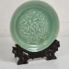 Tradera Tallrik med tallriksställ - Kinesisk celadon med glaserad porslinsplatta> Orientalisk Konst & Porslin