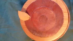 Tradera Tampad näverburk 1973 höjd 9,5 cm !^ Hantverk