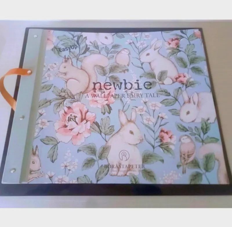 Tradera TAPETBOK NEWBIE FAIRYTALE Tapet Pyssel Möbeltapetsering Barnrum Barninredning> Färg & Tapeter