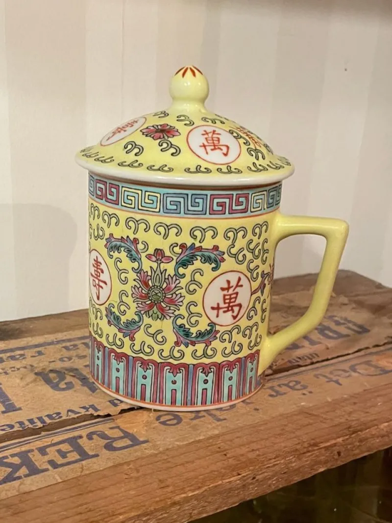 Tradera Tekopp med lock - Kinesisk design i väldigt fint skick> Orientalisk Konst & Porslin