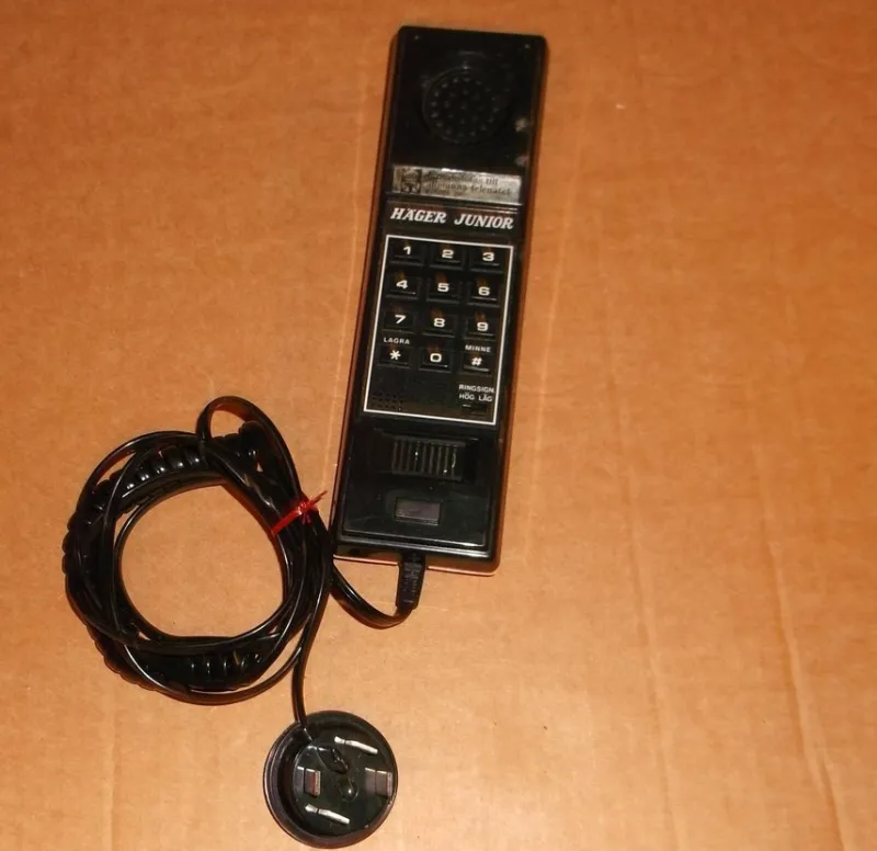 Tradera Fast Telefoni<Telefon Häger Junior Gul knappar plast analog