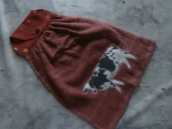 Tradera Terrakotta färgad spishandduk med en ko/ kossa, ca 30 x 45 cm^ Hemtextil