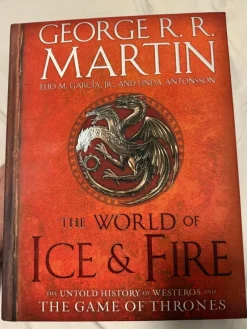 Tradera The World of Ice and Fire – Illustrerad Guide till Westeros (mycket bra skick)> Serieoriginal