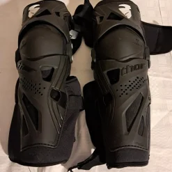 Tradera THOR FORCE XP KNÄSKYDD L/XL // OANVÄNDA^ Motocross