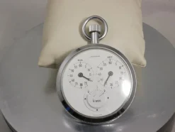 Tradera Tidtagarur/Stoppur. JUNGHANS. ( 29)^ Tidtagarur