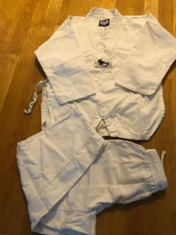 Tradera Kampsport<TKD dräkt barn 140 cl