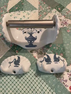 Tradera Toalettpappershållare och handdukskrokar i porslin> Badrum