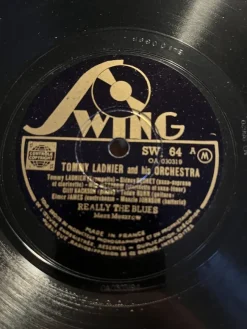 Tradera Tommy Ladnier. Swing 64.^ Stenkakor