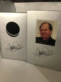 Tradera Tommy Sandlin - Ett spel för livet - Signerad bok> Biografier & Memoarer