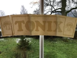 Tradera Tonix Bakrutedekal till bil^ Bensinia