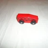 Tradera Trä ta°g vagn kan också vara en bil tillverkad av trä röd färg med magnet> Magneter