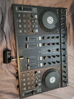 Tradera Traktor Kontrol S4^ Dj-utrustning
