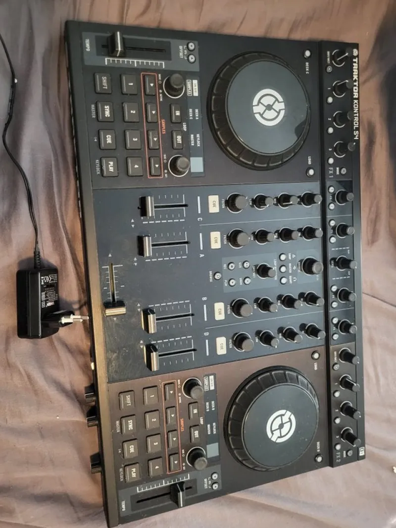 Tradera Traktor Kontrol S4^ Dj-utrustning
