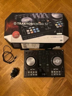 Tradera Traktor Kontrol S2 MK2 DJ-Kontroller^ Dj-utrustning