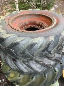 Tradera Traktordäck 11.25-28 6-ply^ Jordbruksmaskiner