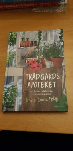 Tradera Trädgårdsapoteket: Att bruka och bereda terapeutiska örter - Oläst.> Botanik