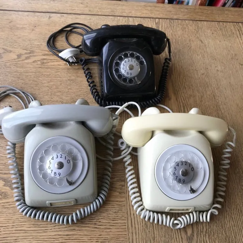 Tradera Fast Telefoni<Tre vintage telefoner