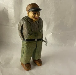 Tradera Samlarfigurer<Träfigur snickare signerad