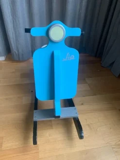Tradera Trägunga i form av en moped> Gunghästar & Åkdjur