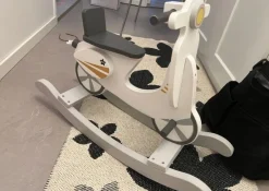 Tradera Trägunghäst Scooter - Kids Concept> Gunghästar & Åkdjur