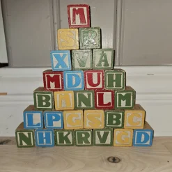 Tradera Träklossar, antika. Retro med bokstäver, djur och siffror.> Brio & Träleksaker