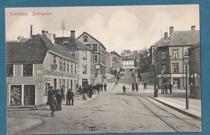 Tradera Nordiska Länder<Trondhjem. Folkliv på Bakkegaden 1910-talet