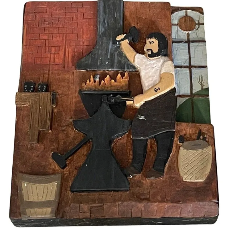 Tradera Trärelief, skuren dekor smed på jobbet^ Reliefer