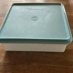 Tradera Tupperware Förvaringslåda halvan^ Tupperware