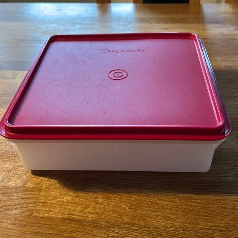 Tradera Tupperware Förvaringslåda halvan^ Tupperware