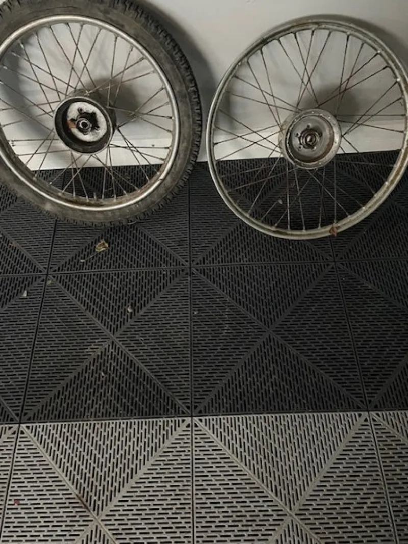 Tradera Två begagnade mopedhjul^ Mopeder & Delar