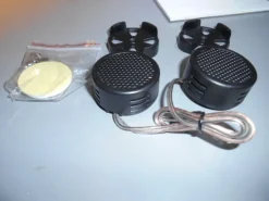 Tradera Två diskreta högtalare. Diskanter.^ Högtalare