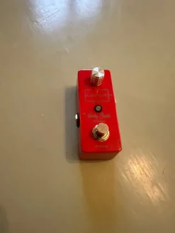 Tradera Två effektlådor: Mini looper och Artec Vintage Tremolo^ Studio & Scenutrustning