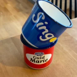 Tradera Övriga Samlarsaker<Två emaljmuggar - Singoalla & mariekex