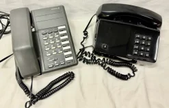 Tradera Fast Telefoni<Två Ericsson telefoner