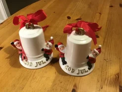 Tradera Två jul-klockor med tomtar - God Jul> Högtider