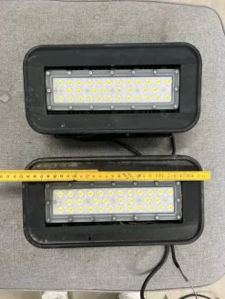 Tradera Två LED High Bay Lights, GLS-HBL-40W^ Lampor