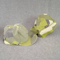 Tradera Två militärkepsar> Huvudbonader