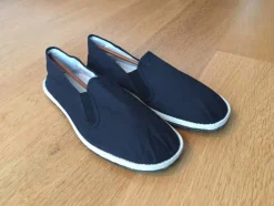 Tradera Övriga Skoprodukter<Två par Svarta kinaskor (tygskor) i stl 41