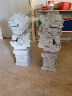 Tradera Allt På Bilden<Två ståtliga stenlejon