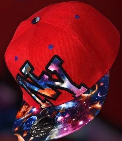 Tradera Två stycken graffiti snapback kepsar> Huvudbonader